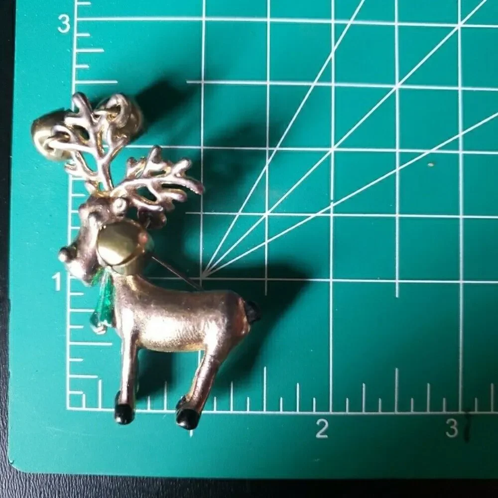Reindeer Christmas Silver tone Vintahge brooch Green Bow Antlers with Bells